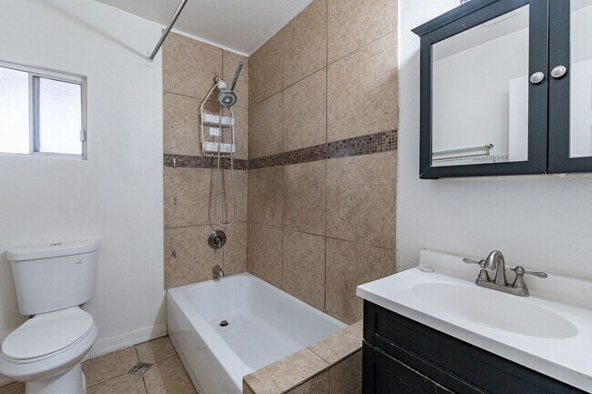 Building Photo - 4501 W Cinnabar Ave