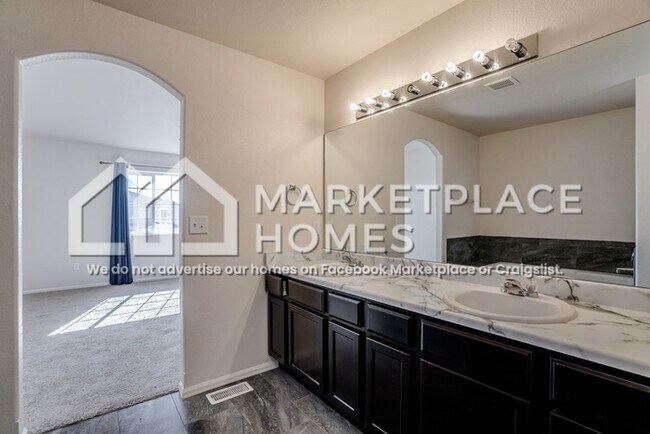 Building Photo - 9799 Desert Lily Cir