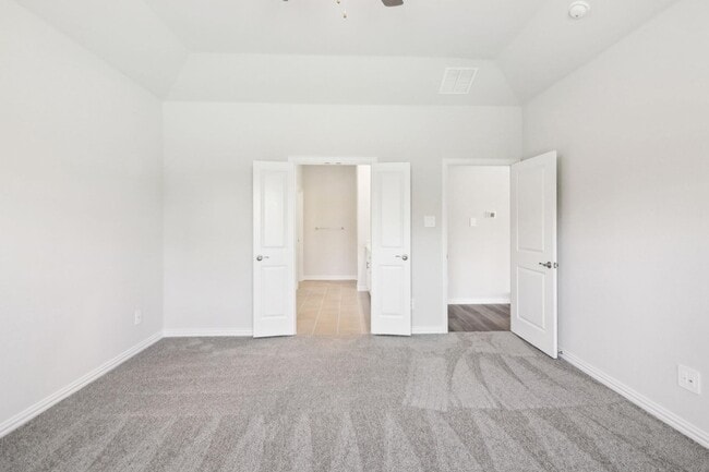Building Photo - 701 Easthill Dr