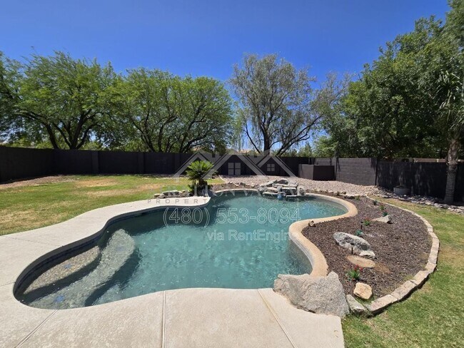 Building Photo - 1005 E Stirrup Ln