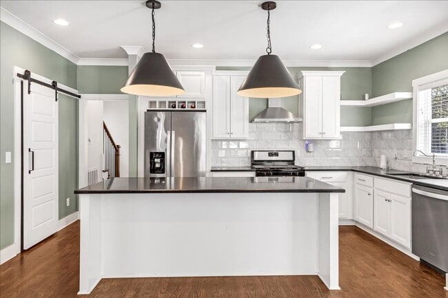 Building Photo - Columbia Avenue Condo