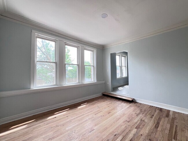 Building Photo - 8856 S Lowe Ave