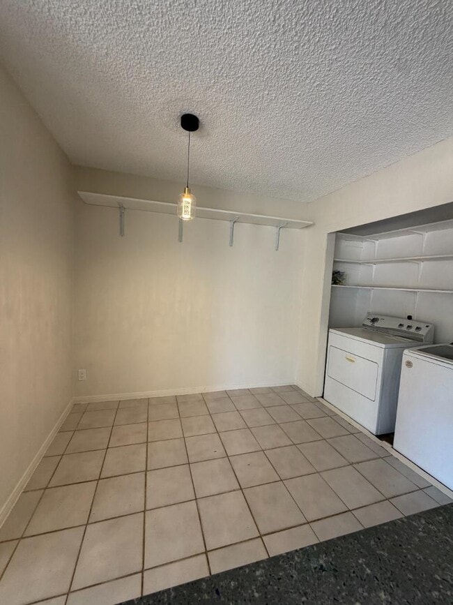 Building Photo - 8209 Jema Way