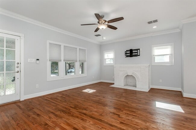 Building Photo - 5327 Worth St