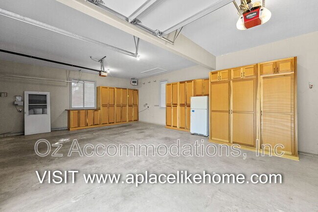 Building Photo - 16690 Country Club Dr