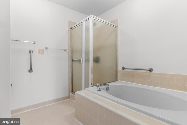 Building Photo - 11318 Savannah Dr