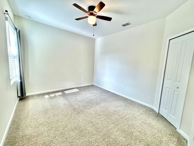 Building Photo - Upscale 3Beds/2.5Baths Townhouse living in...