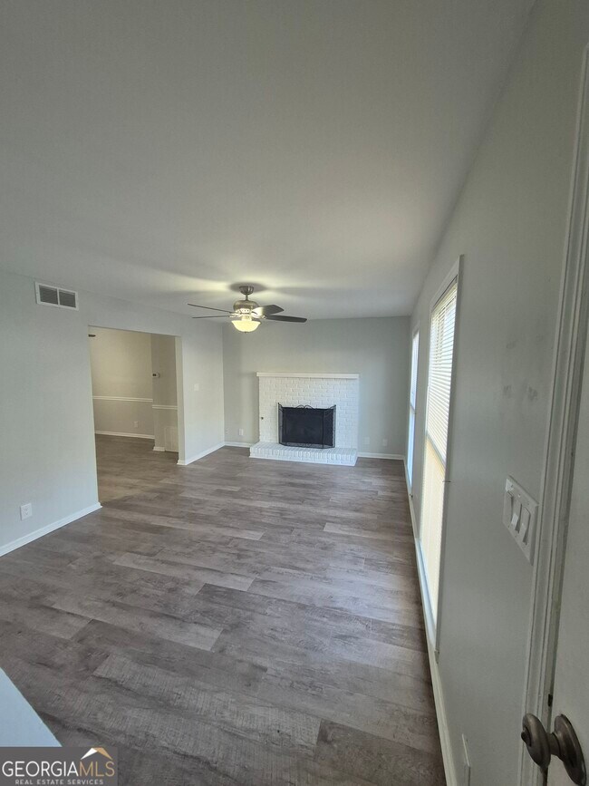 Building Photo - 185 Springdale Ct