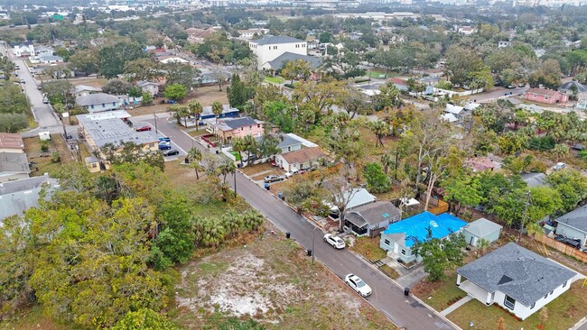 Building Photo - Cozy 2 bedroom 1 bath Home St Pete