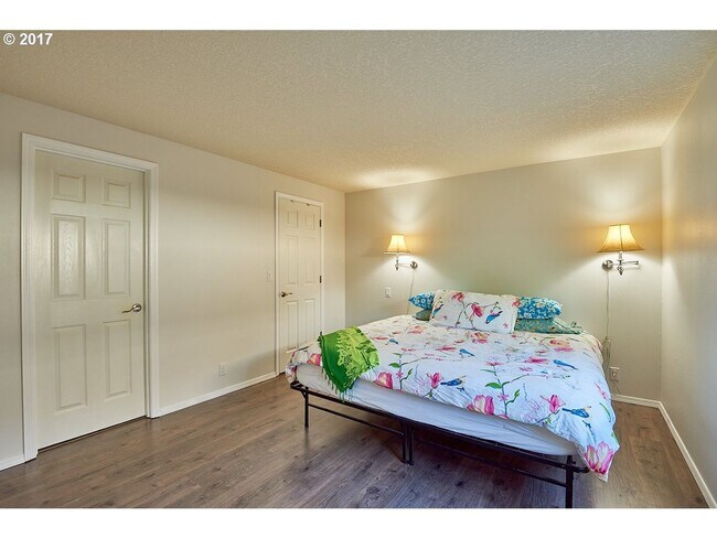 Building Photo - Lovely 3 Bed, 2 Bath Home in Dundee- Walking Distance to New Elementary School!