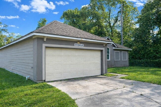 Building Photo - 9104 N Green River Dr