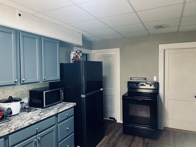 Building Photo - 214 Sabattus St