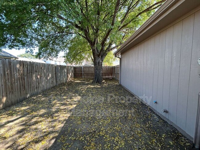 Building Photo - 7332 Blackthorn Dr