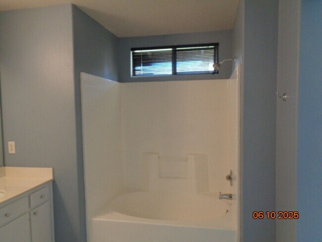 Building Photo - Lovely Rosamond Single Story
