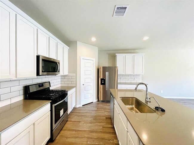 Building Photo - 3310 Silverton Dr