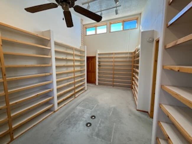 Building Photo - 5 Oriente Ct