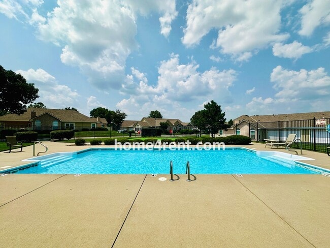 Building Photo - Maintenance FREE, Ranch Style Townhome w/ ...