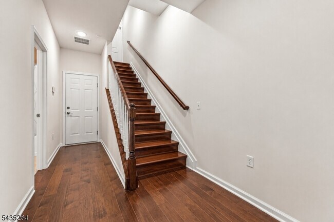 Building Photo - 18 Cortland Ct