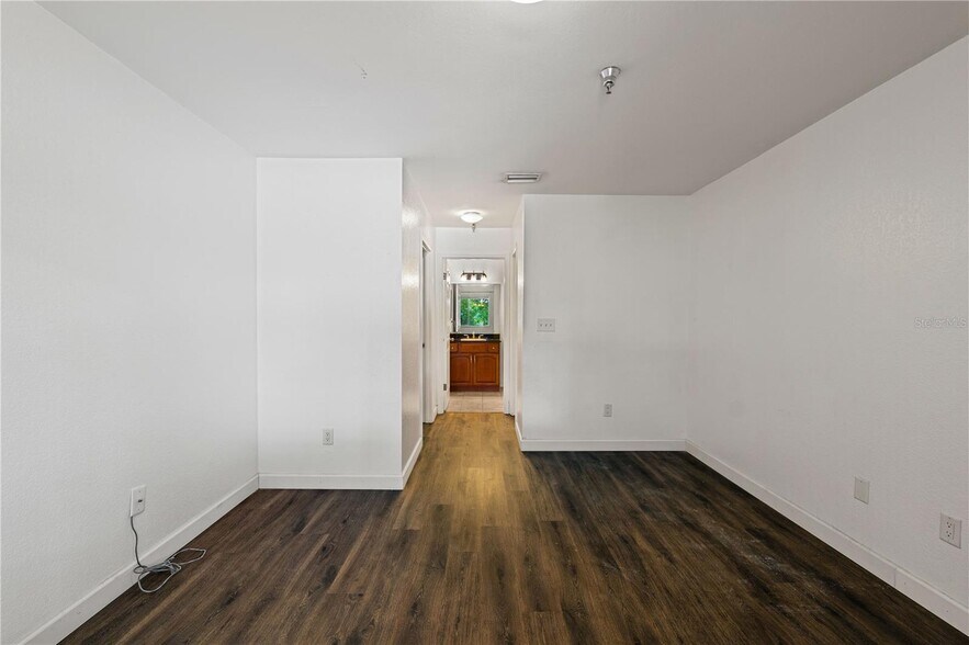 Building Photo - 10263 Gandy Blvd N