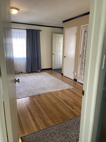 Building Photo - 1431 1/2 N Allen Ave