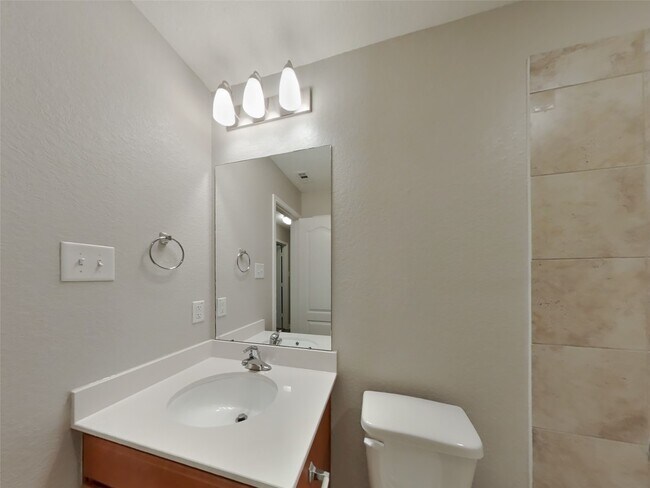 Building Photo - 20660 Dunrobin Dr