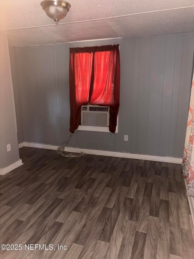 Building Photo - 202 2nd Way