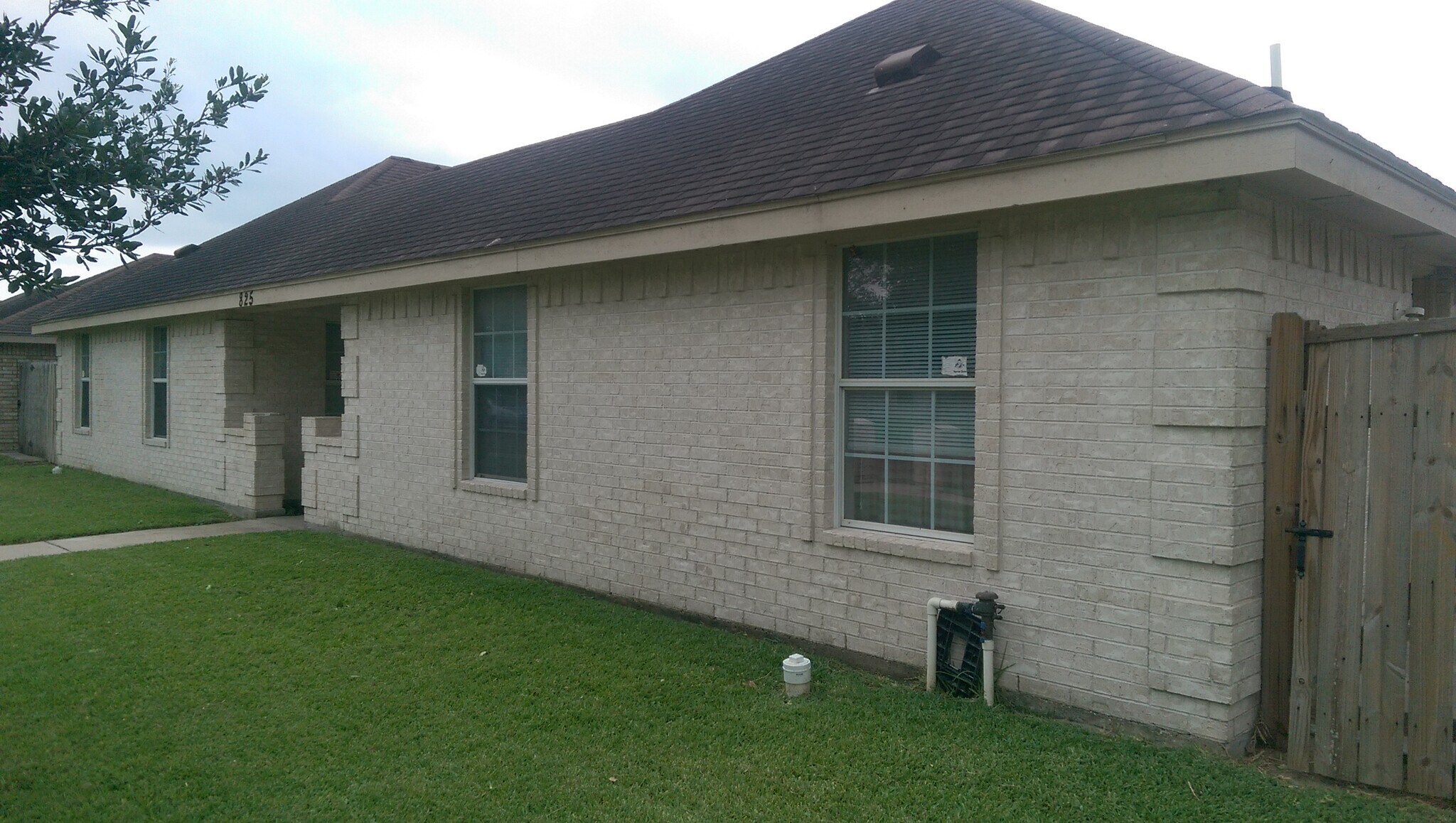 Building Photo - 825 W Bronze Dr