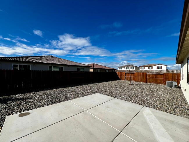 Building Photo - 2035 Greenbriar Dr