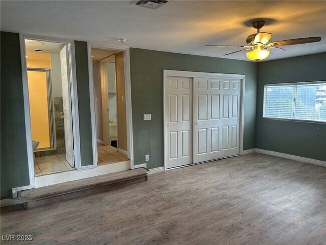Building Photo - 504 Falcon Ln