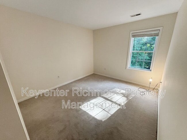 Building Photo - 7607 Blue Cedar Dr