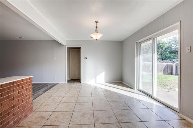 Building Photo - 823 Wisteria Way