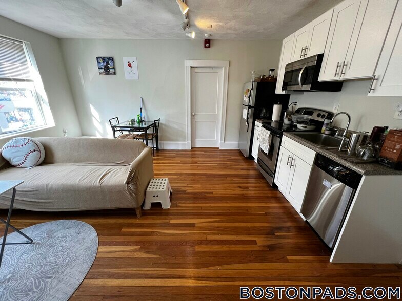 Building Photo - 402 Highland Ave