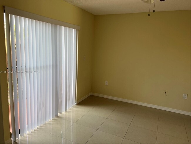 Building Photo - 9908 Hammocks Blvd