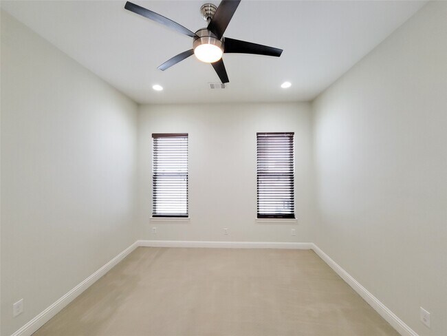 Building Photo - 5520 Kiam St