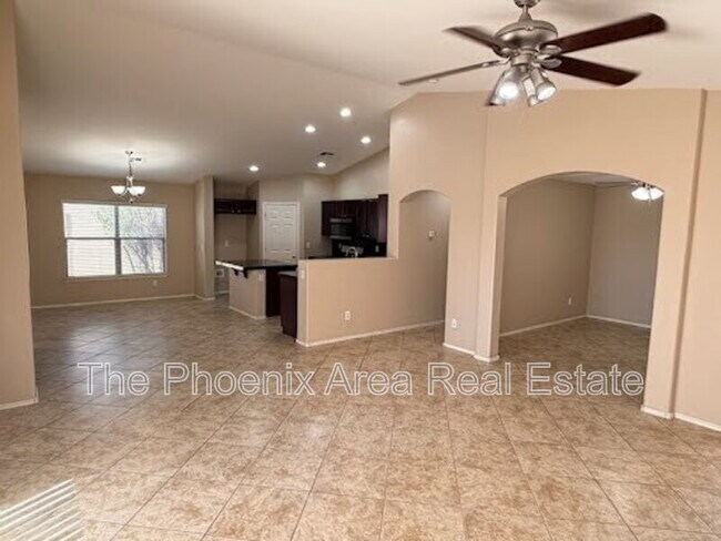 Building Photo - 3049 W Silver Creek Dr