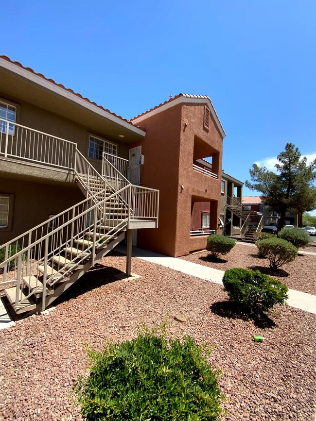 Primary Photo - HCVP CONSIDERED! CUTE CONDO IN GATED COMMU...