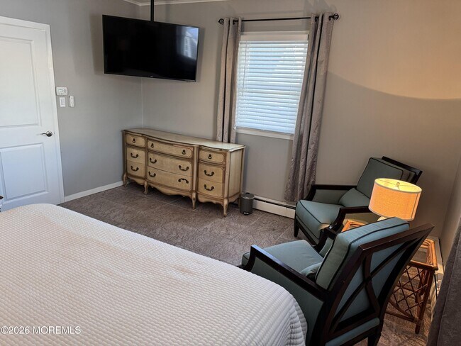 Building Photo - 604 SE Central Ave