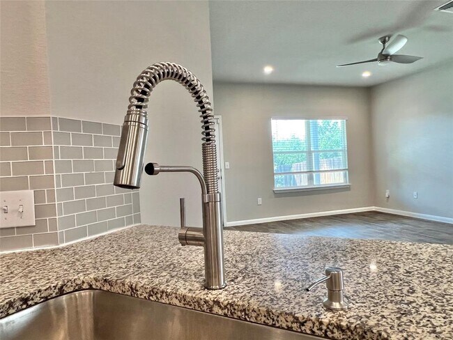 Building Photo - 13800 Cantarra Dr