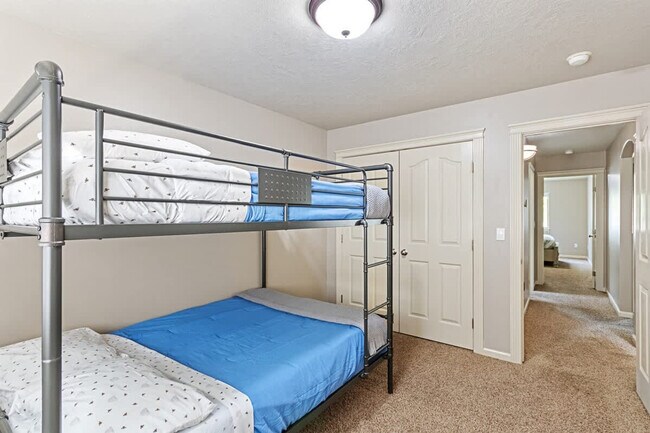 Building Photo - 2480 W San Remo Ct