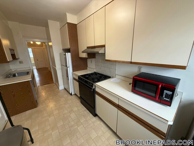 Building Photo - 52 Babcock St