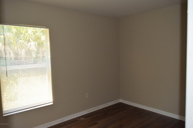 Building Photo - 458 Fitzsimmons St