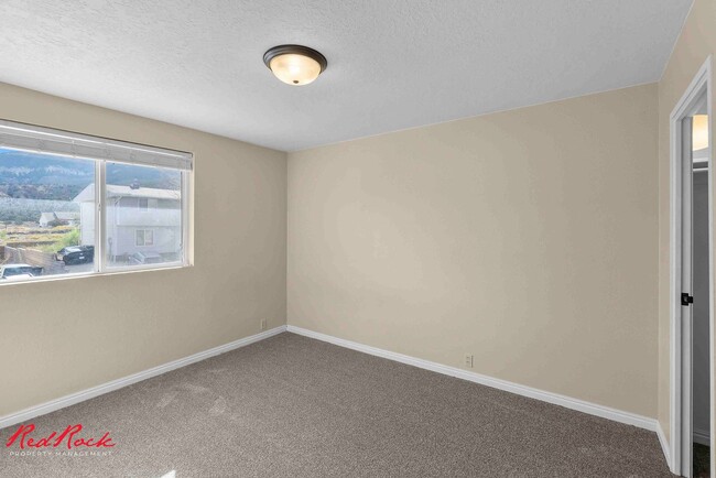 Building Photo - 1190 Pinecone Dr
