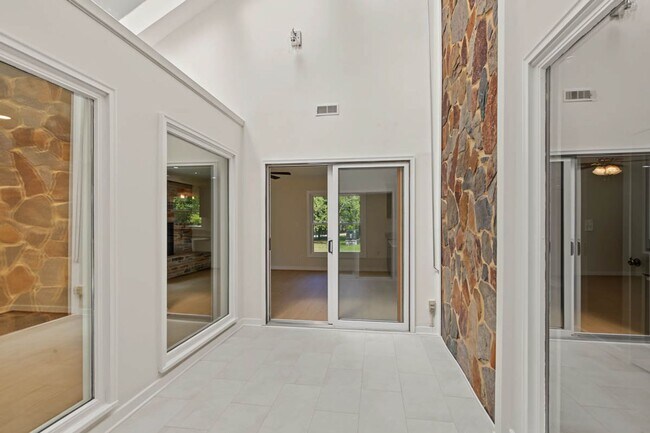 Building Photo - 300 Smoots Ln
