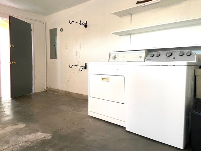 Building Photo - 7659 Stockton Ave