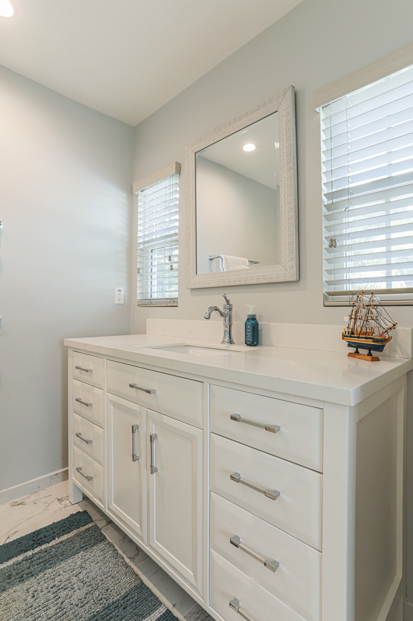 En Suite Bathroom in Guest Bedroom #3 (Primary) - 4155 Edenhurst Ave