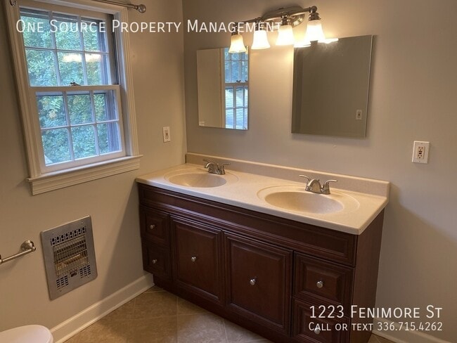 Building Photo - 1223 Fenimore St