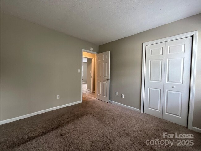 Building Photo - 8913 Hunter Ridge Dr