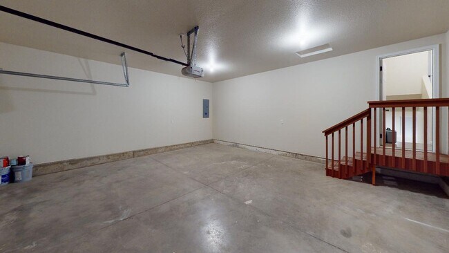 Building Photo - Gorgeous 4 Bedroom, 3 Bath Home with Attac...