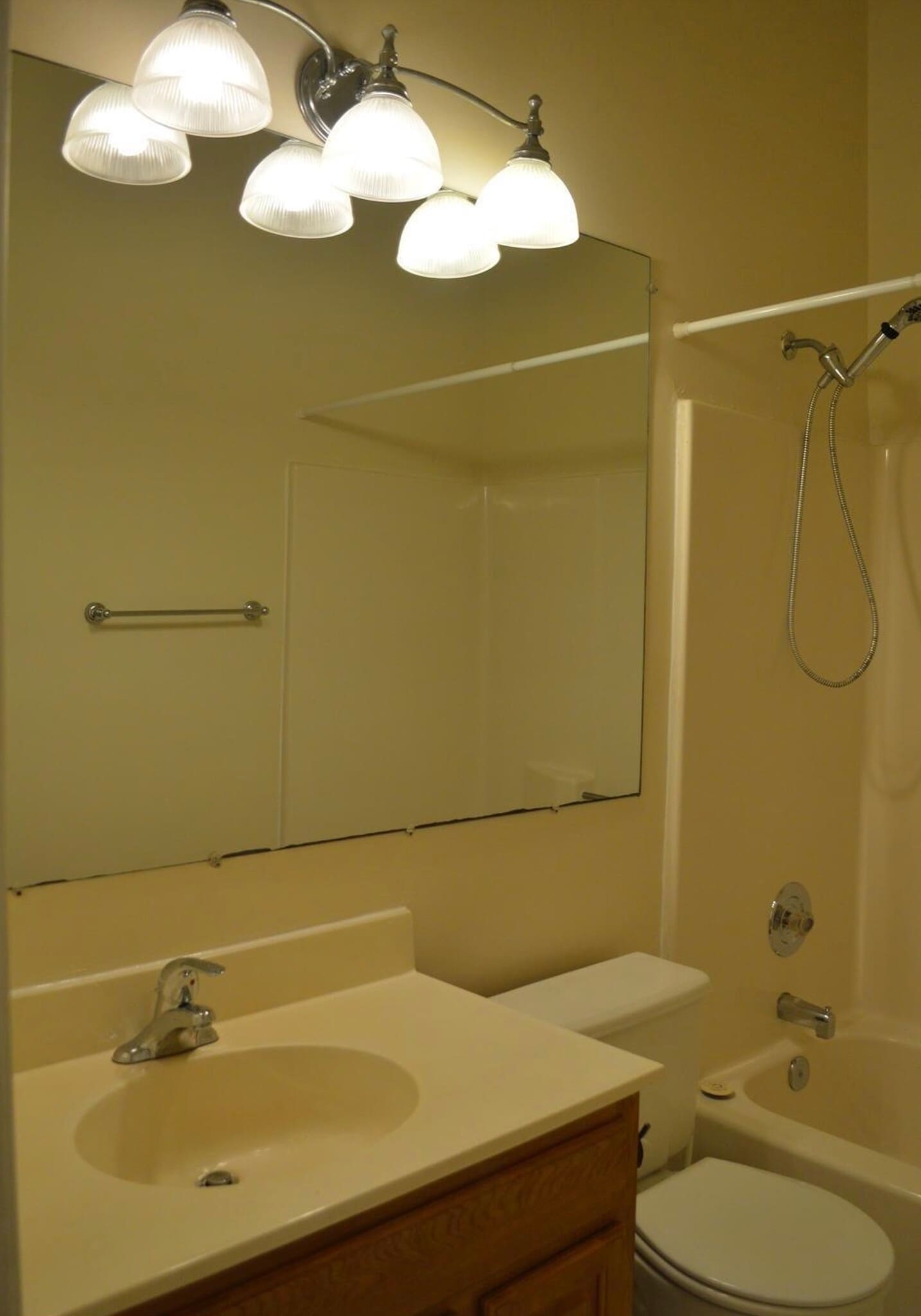 2nd floor bathroom - 17129 Briardale Rd