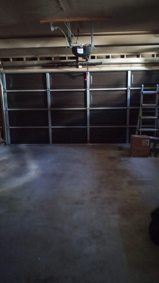 Building Photo - 21631 Grovepark Dr